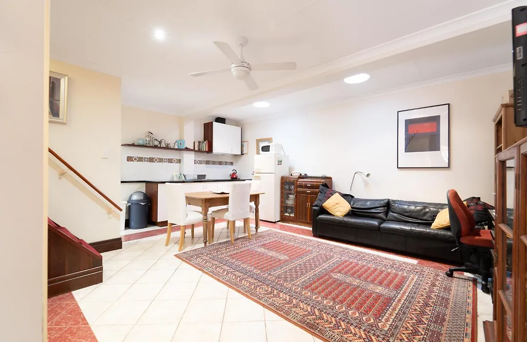 Snow-White'S 2 Bedroom City Heart Cottage In Perth 6000-1
