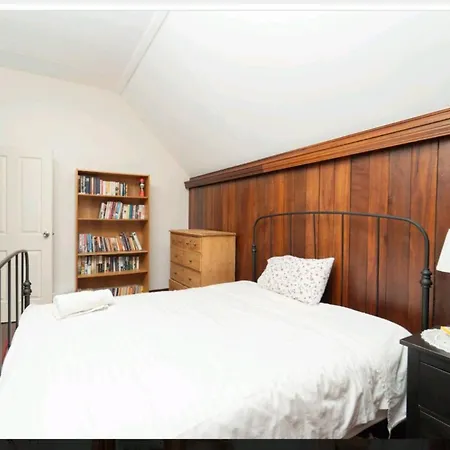 Snow-White'S 2 Bedroom City Heart Cottage In Perth 6000-3